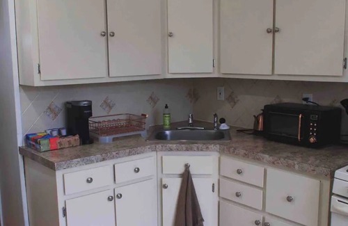 Bulls Ferry and Jacob's Ferry Apartment | Trendy 3-bedroom apartment near Manhattan