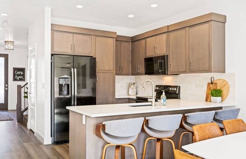 St. George House | Trendy 5 Bed Home in St George Sleeps 16 w/Pool!