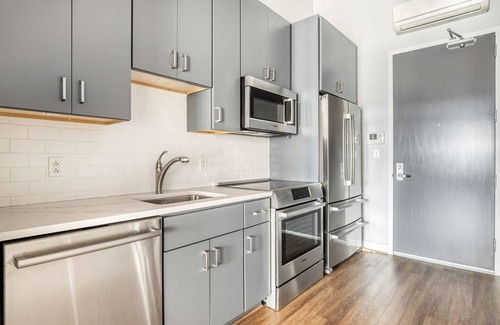 Fort Point Apartment | Trendy Fort Point Studio w/W/D, near South Station, by Blueground