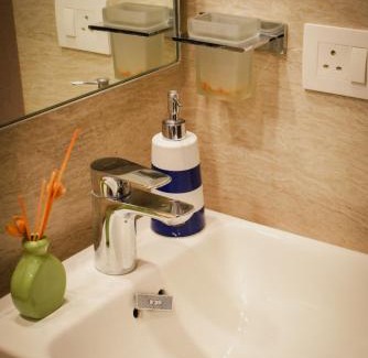 Hiranandani Gardens Apartment | Trendy1BR+smart kitchen +Living room+1.5 toilets