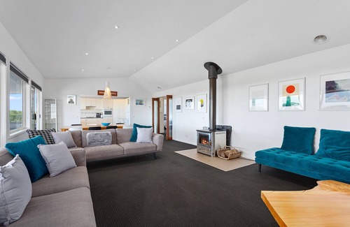 Rye House | Trethellan - Large house with bay views and 10 minute walk to the beach