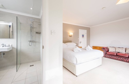 Nevern Hotel | Trewern Arms Hotel