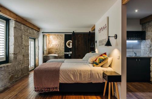 Triabunna Bed & Breakfast | Triabunna Barracks