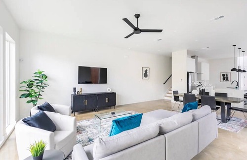 West Dallas House | Trinity Luxe: 3BR Downtown Gem! By Bishop Arts, Uptown, Arts & Medical District