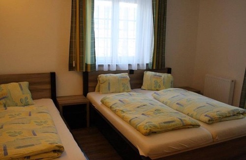 Thalgau Bed & Breakfast | Triple Room - Gasthof Betenmacher