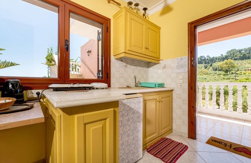 Ano Vasilikos Apartment | Triple Studio - Arazzo Apartments