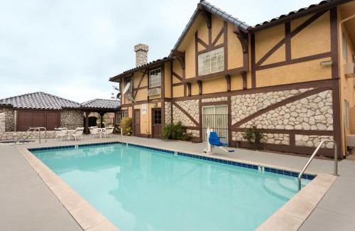 Canyon Country Hotel | Triplodge of Santa Clarita