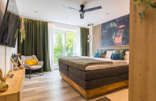 Hof Apartment | Tropengeflüster Penthouse in Hof, Whirlpool, Balkon, Webergrill, Digital Checkin, Parkplatz, Wlan330Mbit