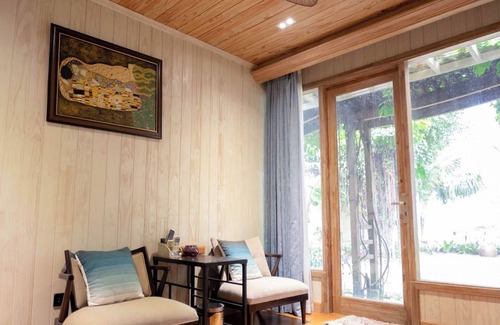 Ho Chi Minh City Villa | Tropical backyard & Luxury wooden villa, 5 min to local night market, 10 to Mall