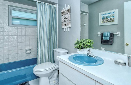 Sorrento Shores House | Tropical canal front home in Osprey