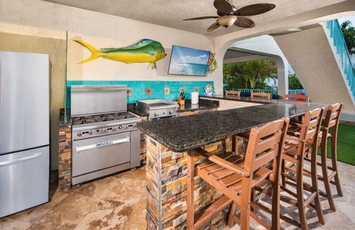 Marathon House | Tropical Luxury Sombrero Beach Rd – 6BR Waterfront Oasis w/Pool, Hot Tub, Dock,