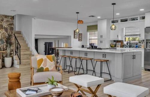 Seminole House | Tropical Oasis, 5 Mins to Beach