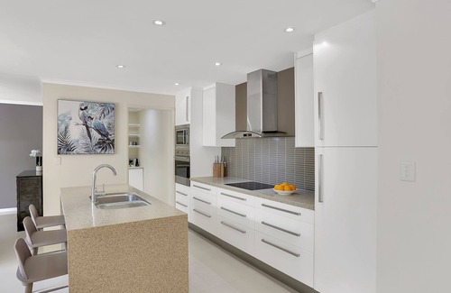 Marcus Beach House | Tropical Oasis - Walk to Beach