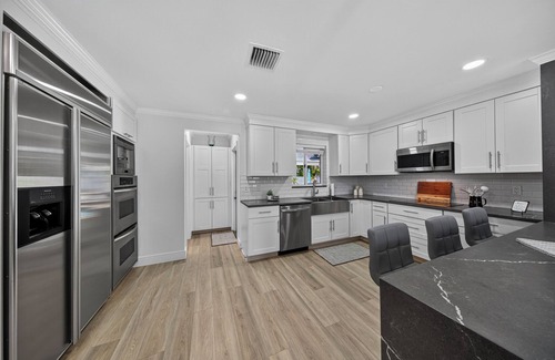 Central Business District House | Tropical South Florida Home