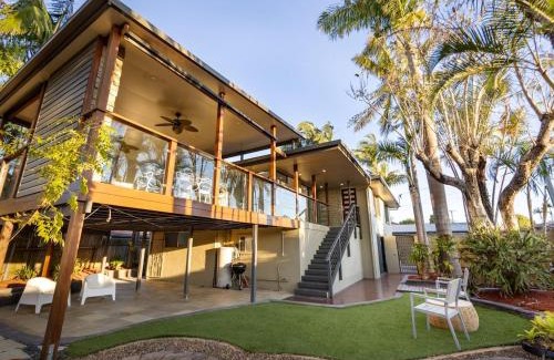 Sunnybank House | Tropical Tranquility Spacious Family Leafy Oasis