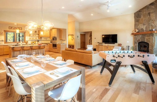 Truckee House | Truckee House · Gorgeous Mountain Oasis, Hot Tub & Chef's Kitchen