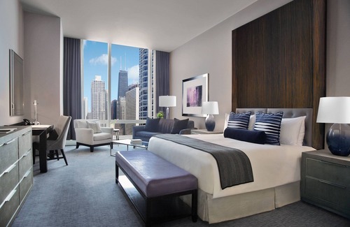 Downtown Chicago Hotel | Trump International Hotel & Tower Chicago