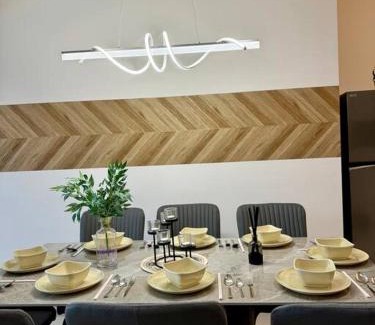 Taman Pertama Apartment | TrxKlccPavVelo, MrtLrt, 13PAX, 4R2B, KLCCPavTRXVelocity X MrtLrt X 13PAX X 4R2B X Free 4CPark