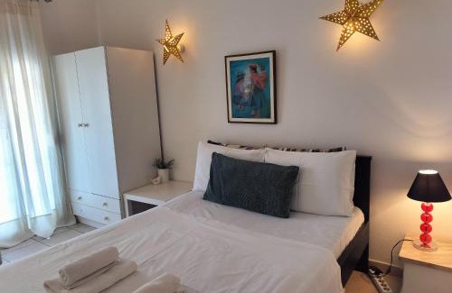 Agios Pavlos Apartment | Trykonos Thessaloniki - City Garden Studio - Easy Parking & Walk to Center - 300m from University