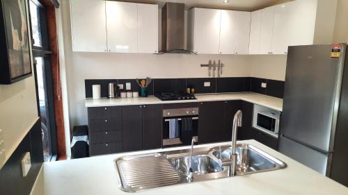 Kingscote Ski Chalet | Tucked Away Chalet - Stunning Bathroom