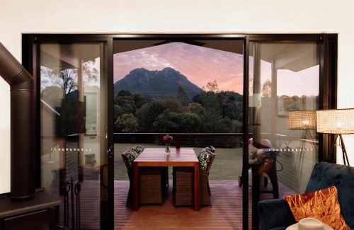 Rathdowney House | Tuckeroo Cottages - Cockatoo Cottage