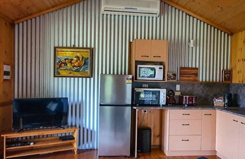 Rathdowney Cottage | Tuckeroo Cottages - Kookaburra Cottage