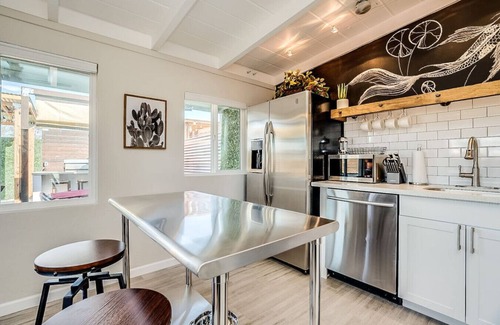 Grant - Glenn House | Tucson Duplex-Left Unit-Firepit · New!|Chic Duplex|Tucson|UofA|FirePit|2of 2