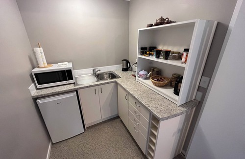 Paraparaumu Beach Bed & Breakfast | Tudor Manor Bed & Breakfast