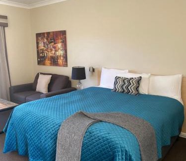 Tumbarumba Hotel | Tumbarumba Motel & Elms Restaurant