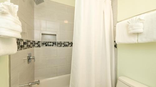 Cudjoe Key House | Turtle Cove Views by Last Key Realty