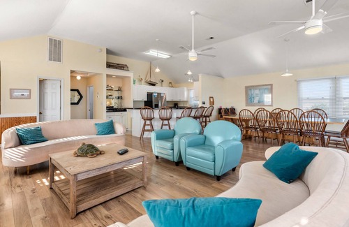 South Nags Head House | Turtles Roost: Oceanfront, Pool, Spa, Game room