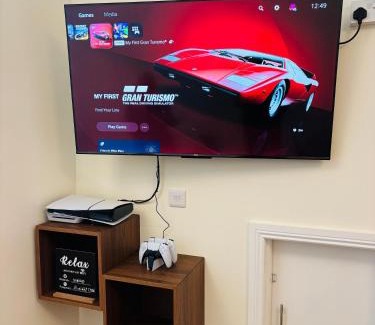 Shantraud House | Twenty 7 - Modern & Spacious Townhouse