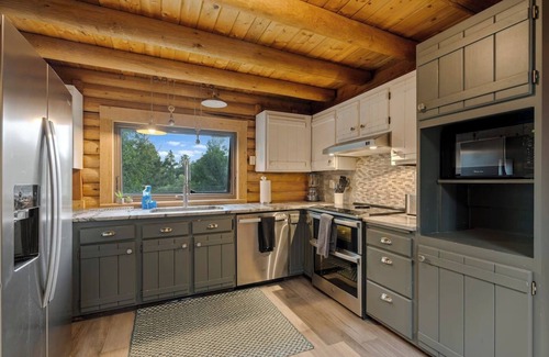 Woodmoor Cabin | Twiggy Pines Magical Modern Cabin Get-Away