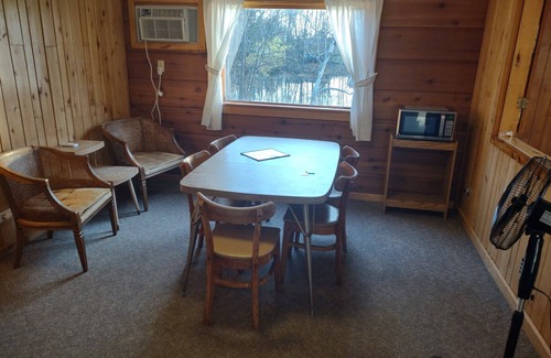 Tomahawk Cabin | Twin Bay Resort Cabin #4