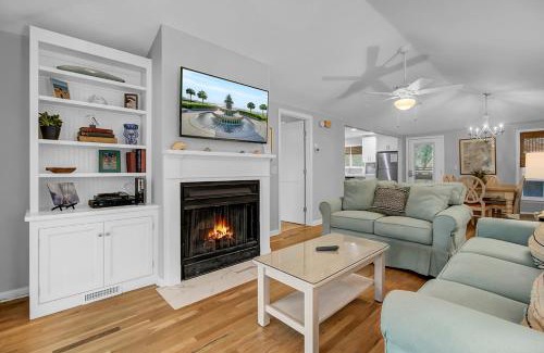 Twin Oaks House | Twin Oaks 24 by Wild Dunes, with Golf View