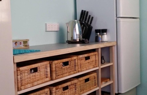 Whangarei Heads Ski Chalet | Twin Palms Ocean Beach, self contained chalet.