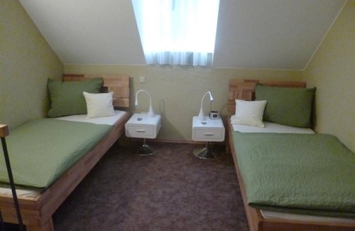 Weisenheim am Berg Bed & Breakfast | Twin room - Alter Winzerhof