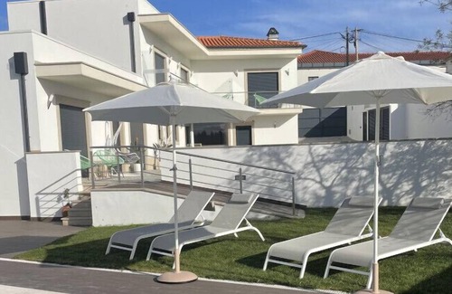 Penacova House | Twin room in a hotel with pool