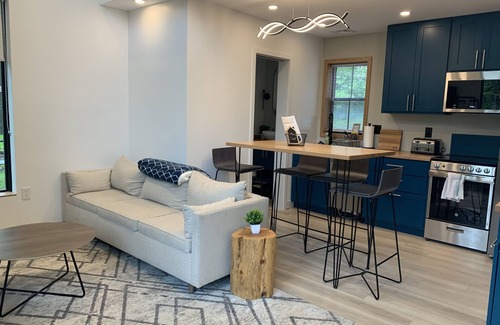 Lancaster Cottage | Twin Sycamore River Cottage, “Sunshine”