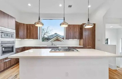 Neartown House | Two 4-Story Homes/Near Downtown/8 BDRMS/For Groups