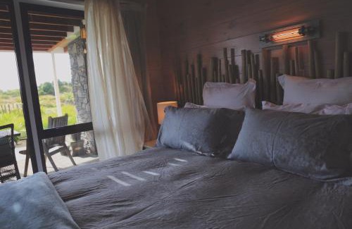 Bowentown Apartment | Two Bare Feet