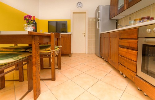 Nerezine Apartment | Two bedroom apartment near beach Nerezine, Lošinj (A-7963-a)