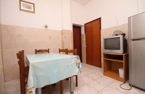 Metajna Apartment | Two bedroom apartment near beach Metajna, Pag (A-6497-b)