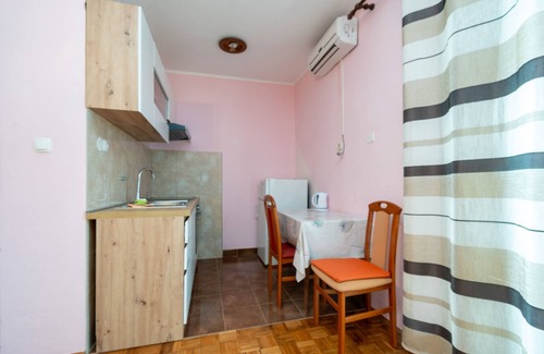 Kustici Apartment | Two bedroom apartment with balcony and sea view Zubovići, Pag (A-16063-a)