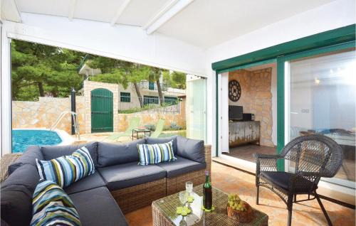 Ivan Dolac Apartment | Two-Bedroom Apartment In Ivan Dolac