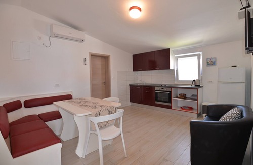 Tkon Apartment | Two bedroom apartment near beach Tkon, Pašman (A-16589-b)