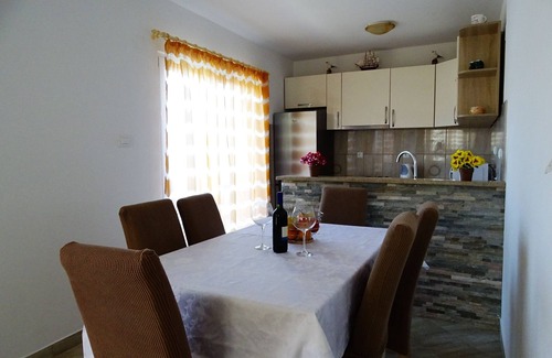 Zaklopatica Apartment | Two bedroom apartment with balcony and sea view Zaklopatica, Lastovo (A-12452-a)