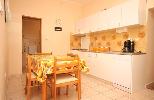 Susak Apartment | Two bedroom apartment with terrace Susak, Lošinj (A-8050-a)