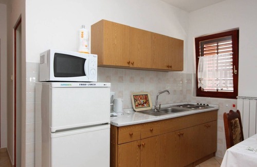Palit Apartment | Two bedroom apartment with balcony Palit, Rab (A-5044-b)