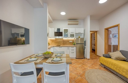 Spadici Apartment | Two-Bedroom Burin with Balcony